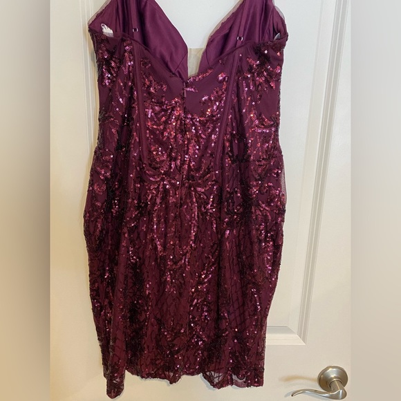 Formal sequin cocktail dress with illusion plunge - Picture 5 of 10